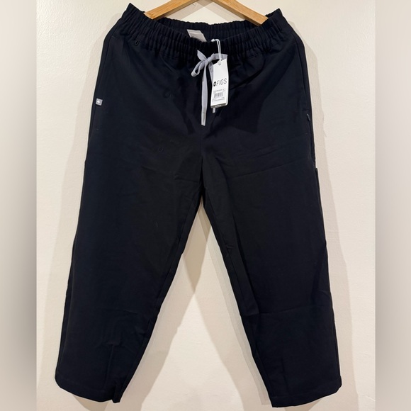 Figs Pants - FIGS High Waisted Sheridan Relaxed Barrel Scrub Pants: Black